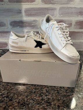 NIB Men’s Golden Goose Stardan Low-Top Sneakers in White with Black Star Size 42